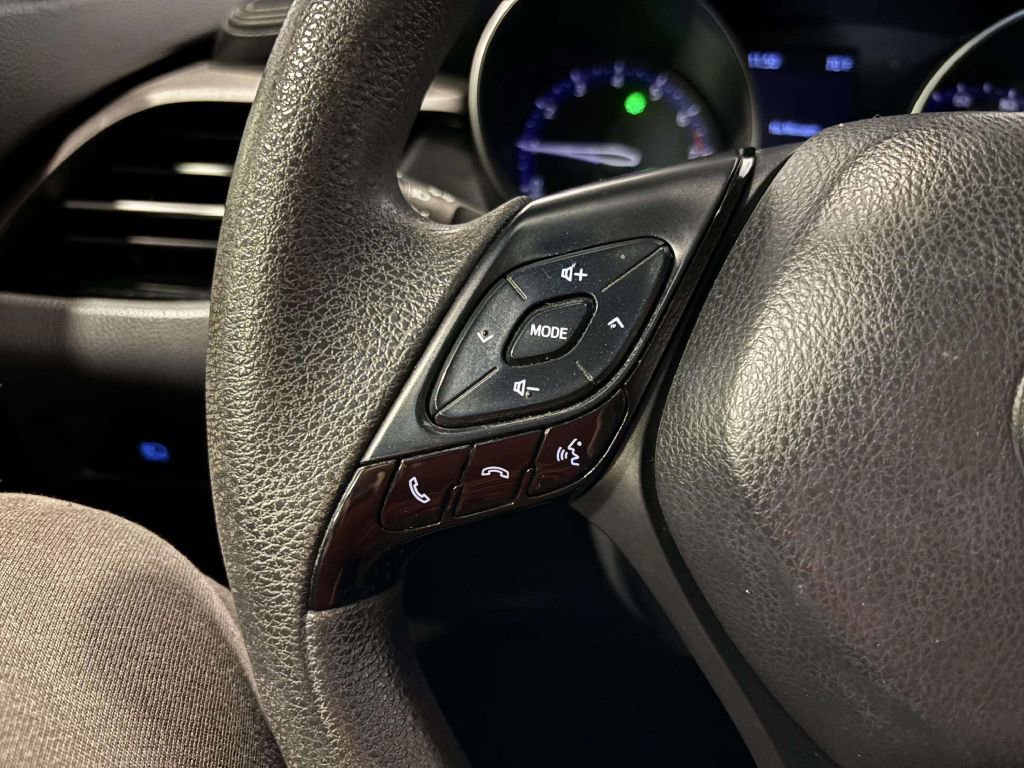 Used 2020 Toyota C-HR LE FWD image 38