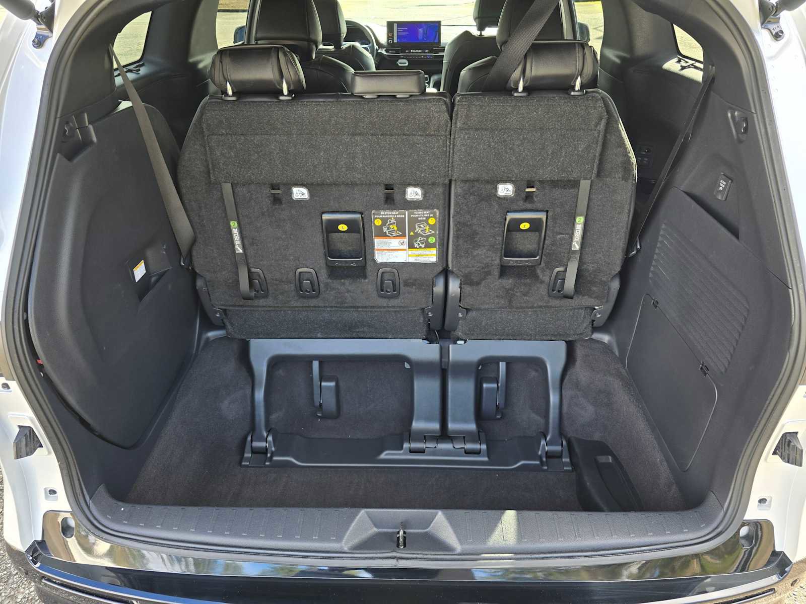 Used 2025 Toyota Sienna Platinum image 14