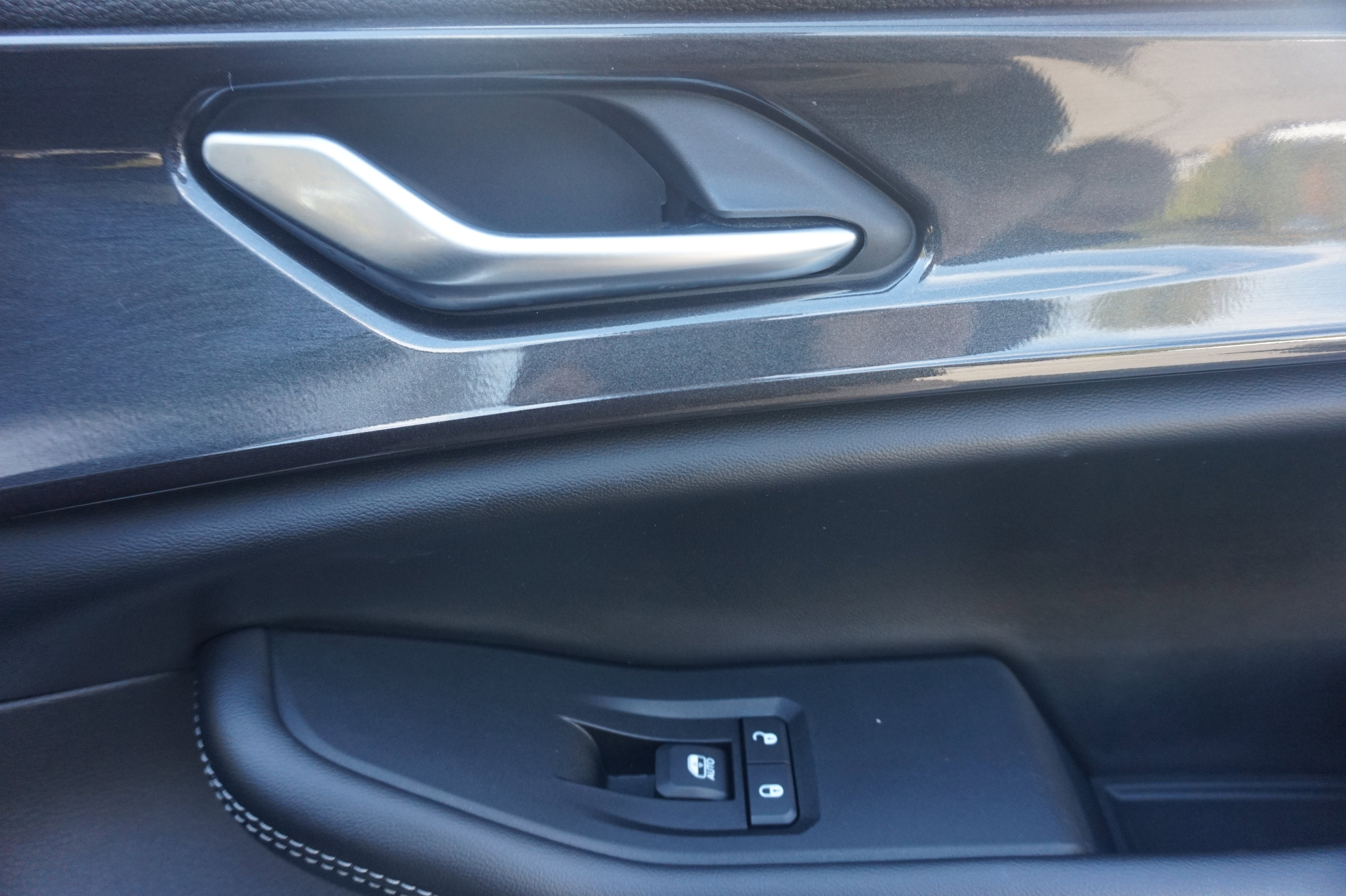 Used 2023 Jeep Grand Cherokee Laredo w/ Luxury Tech Group I image 23