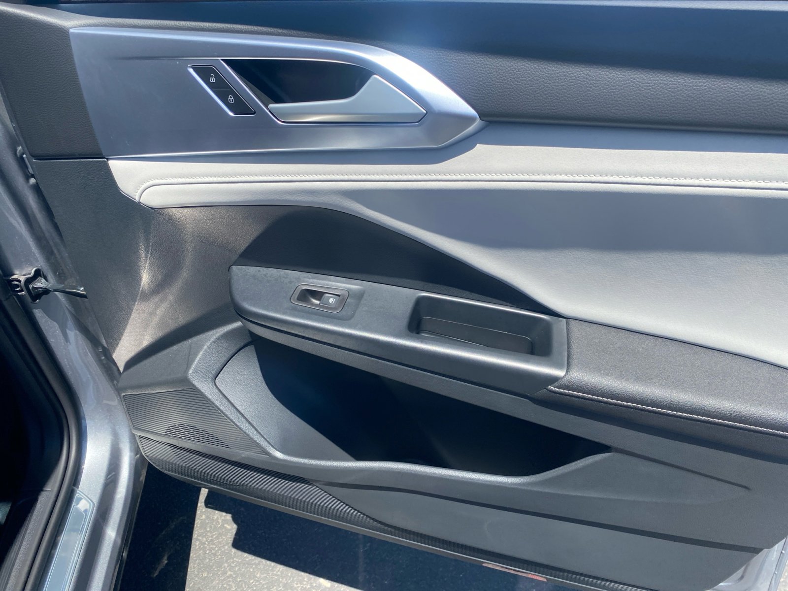 New 2025 Volkswagen Taos SE image 16