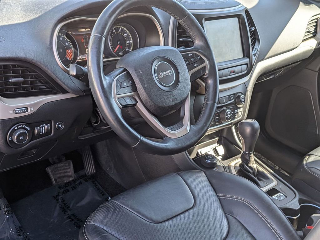 Used 2014 Jeep Cherokee Limited w/ Luxury Group AWD/4WD image 16