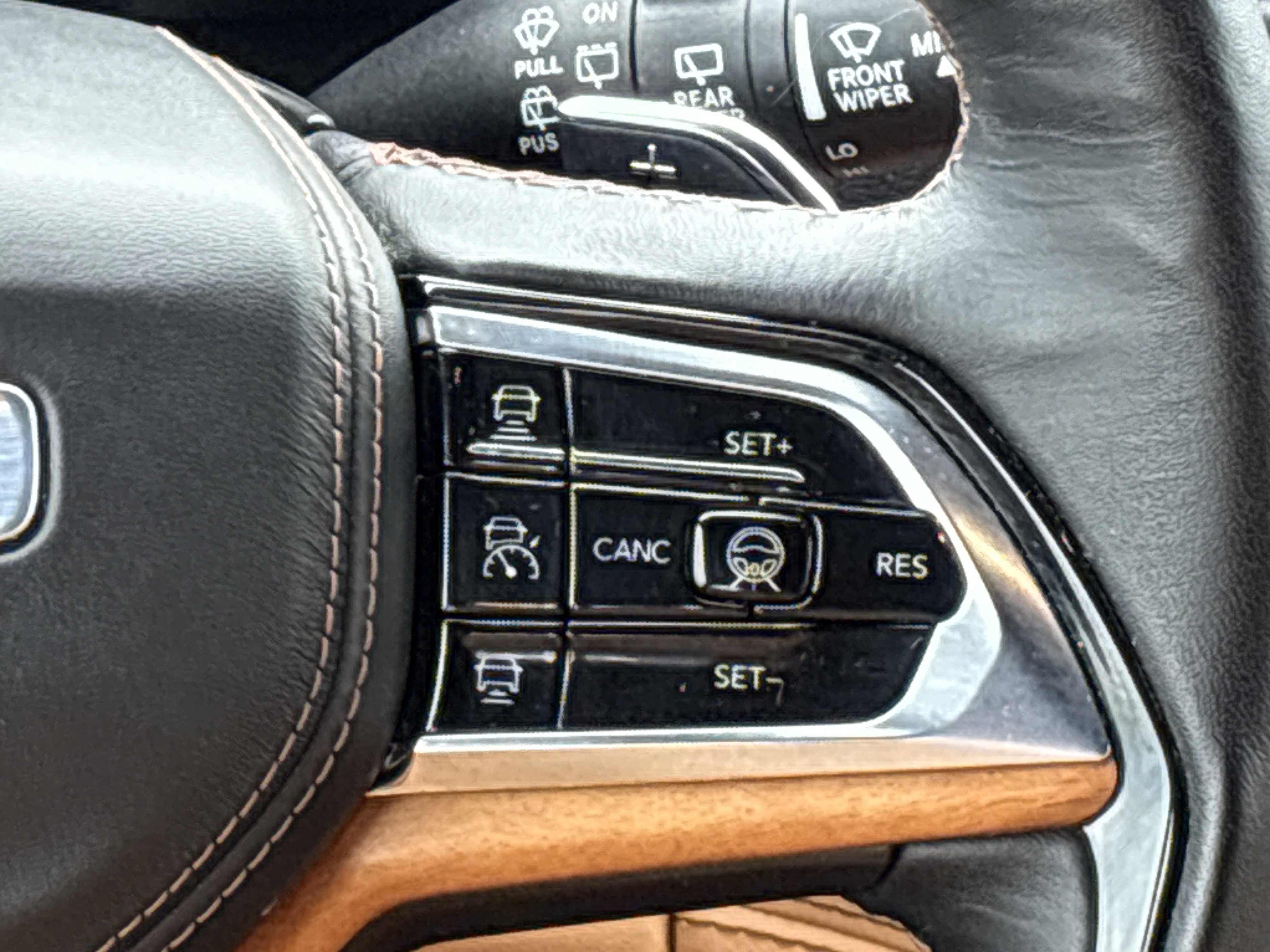 Used 2025 Jeep Grand Cherokee L Summit AWD/4WD image 24