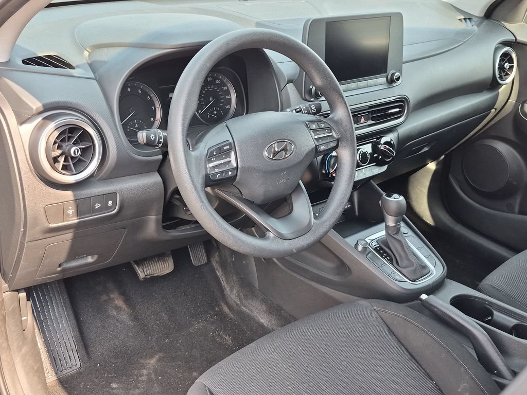 Certified 2022 Hyundai Kona SEL AWD/4WD image 11