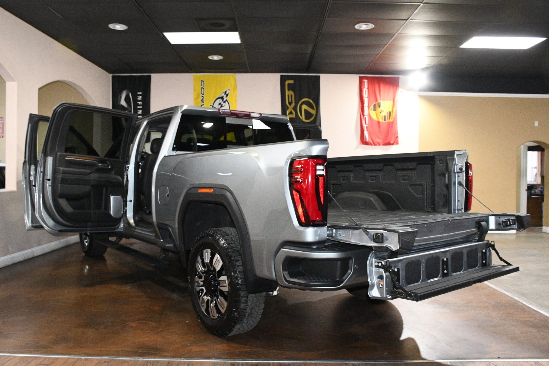 Used 2024 GMC Sierra 2500 Denali w/ Denali Reserve Package AWD/4WD image 92