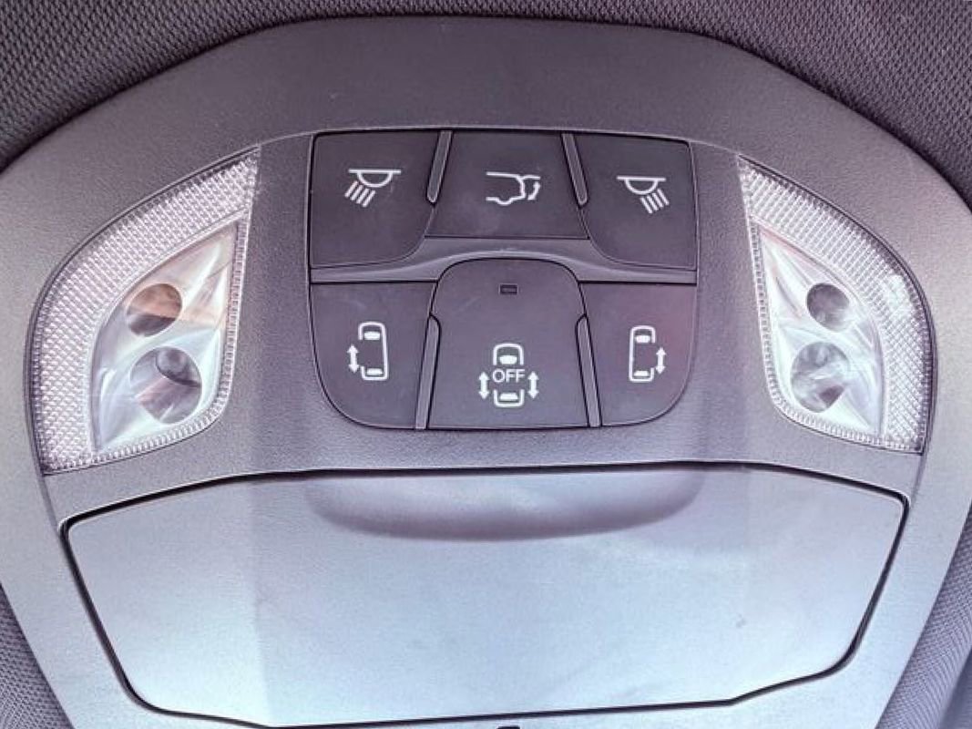 Used 2020 Chrysler Pacifica Touring-L Plus w/ S Appearance Package FWD image 15