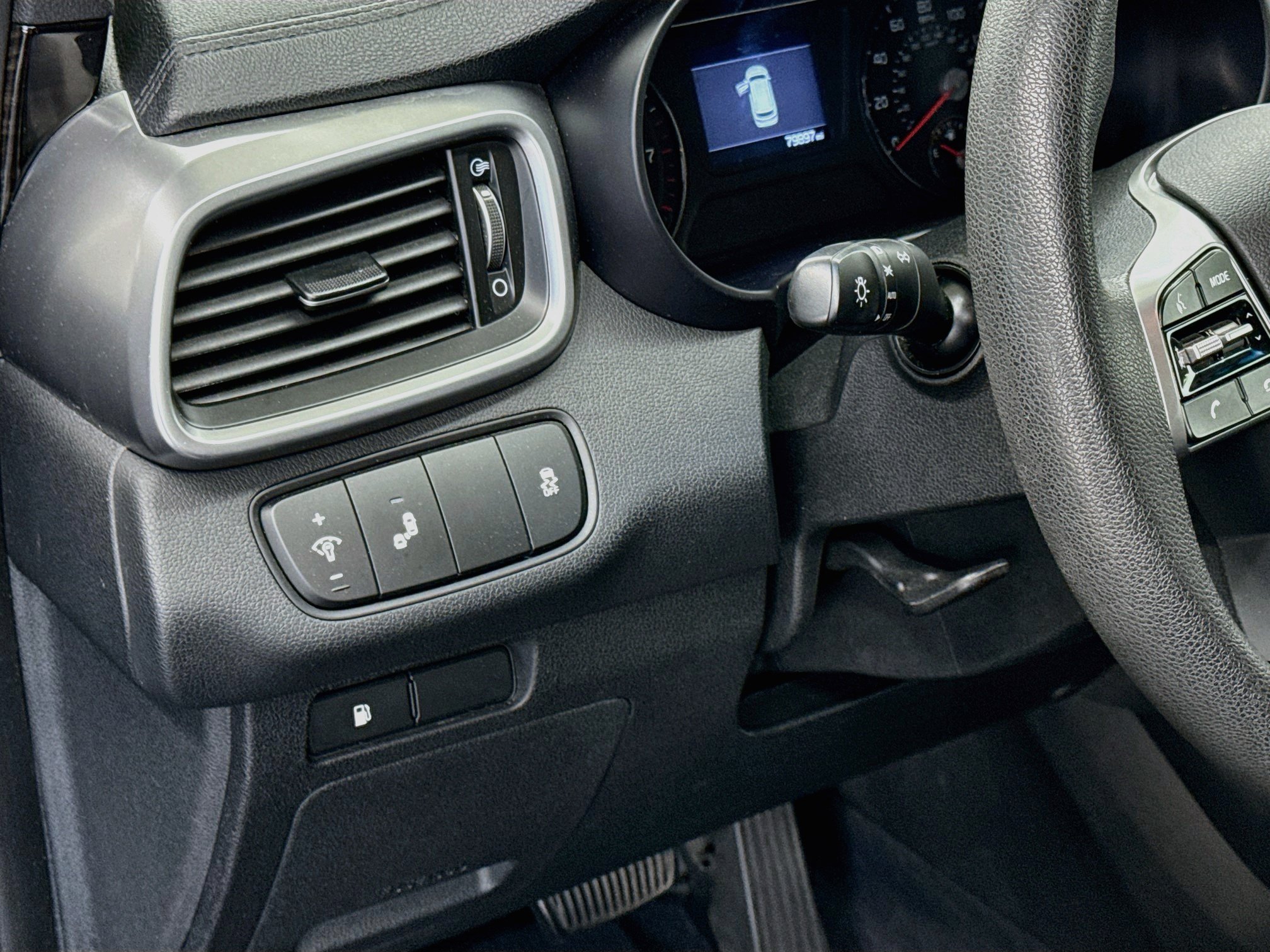 Used 2019 Kia Sorento AWD image 17