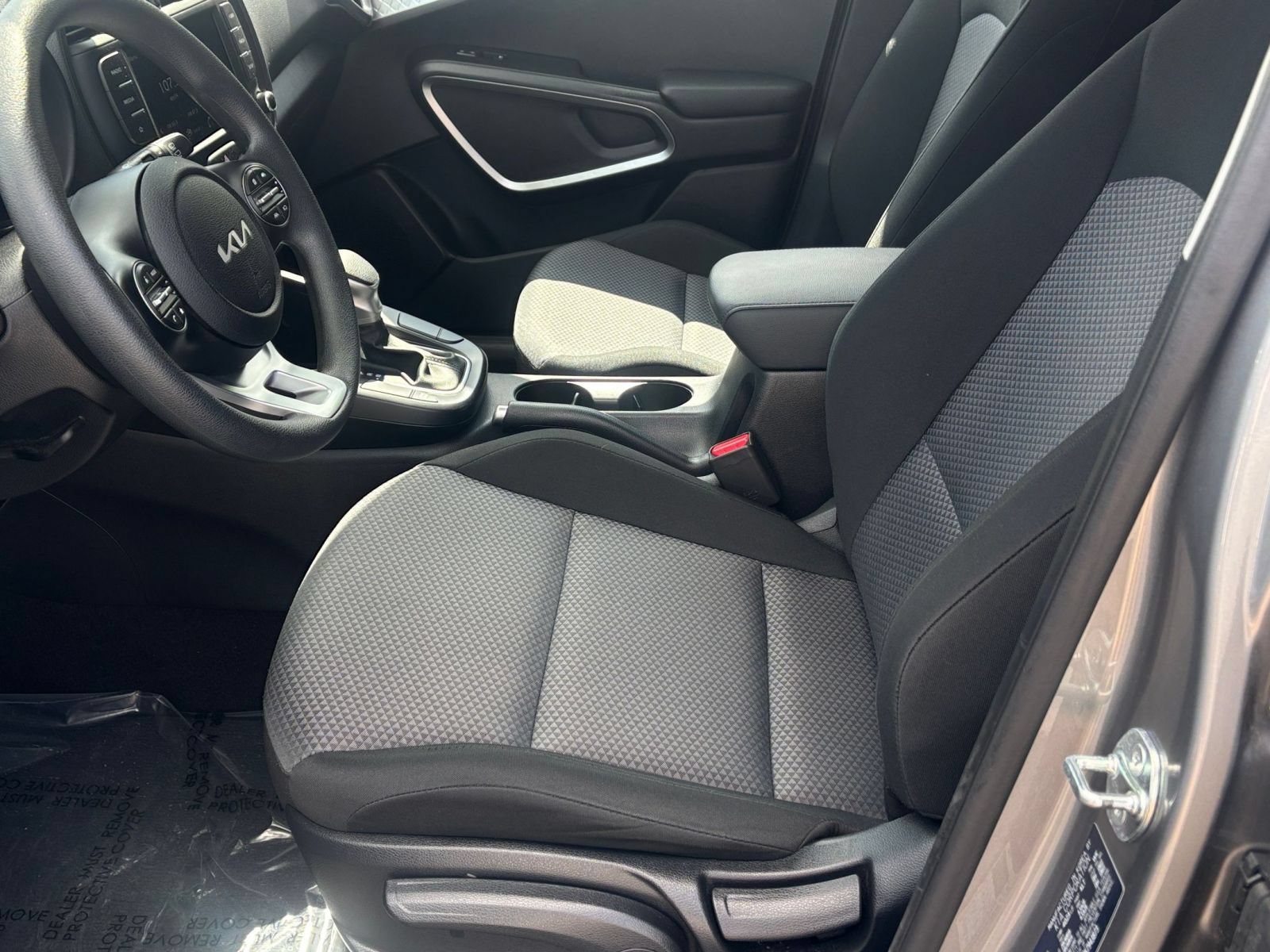 Used 2025 Kia Soul LX w/ LX Technology Package FWD image 25