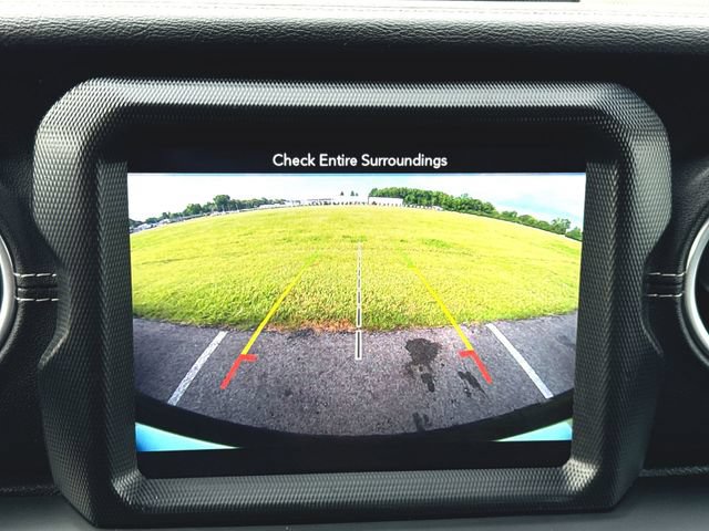 Used 2018 Jeep Wrangler Unlimited Sahara AWD/4WD image 15