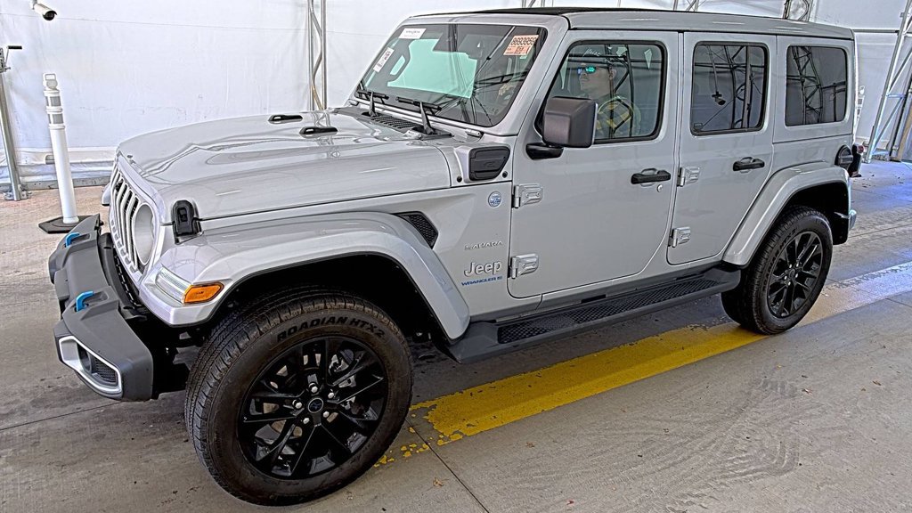 Used 2024 Jeep Wrangler Unlimited Sahara w/ Technology Group AWD/4WD image 1