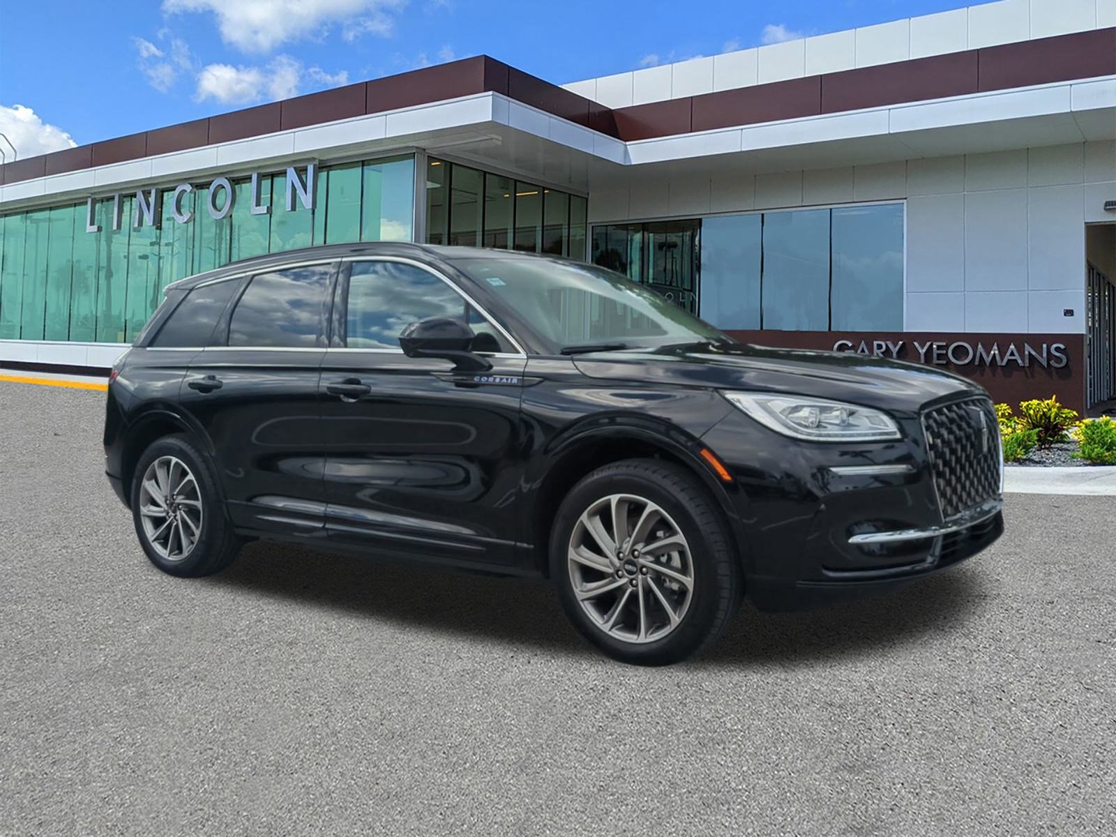 Used 2025 Lincoln Corsair Grand Touring image 2