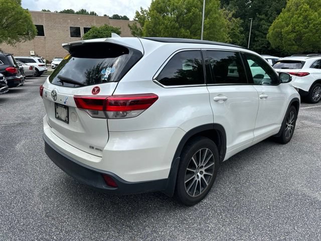 Used 2017 Toyota Highlander SE AWD/4WD image 5
