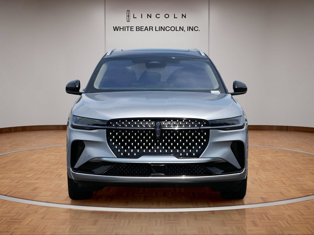 Used 2025 Lincoln Nautilus Reserve AWD/4WD image 2