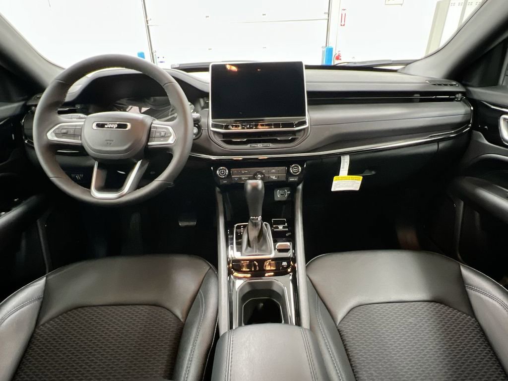 New 2026 Jeep Compass Latitude image 10