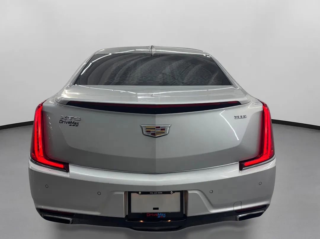 Used 2019 Cadillac XTS Luxury image 8