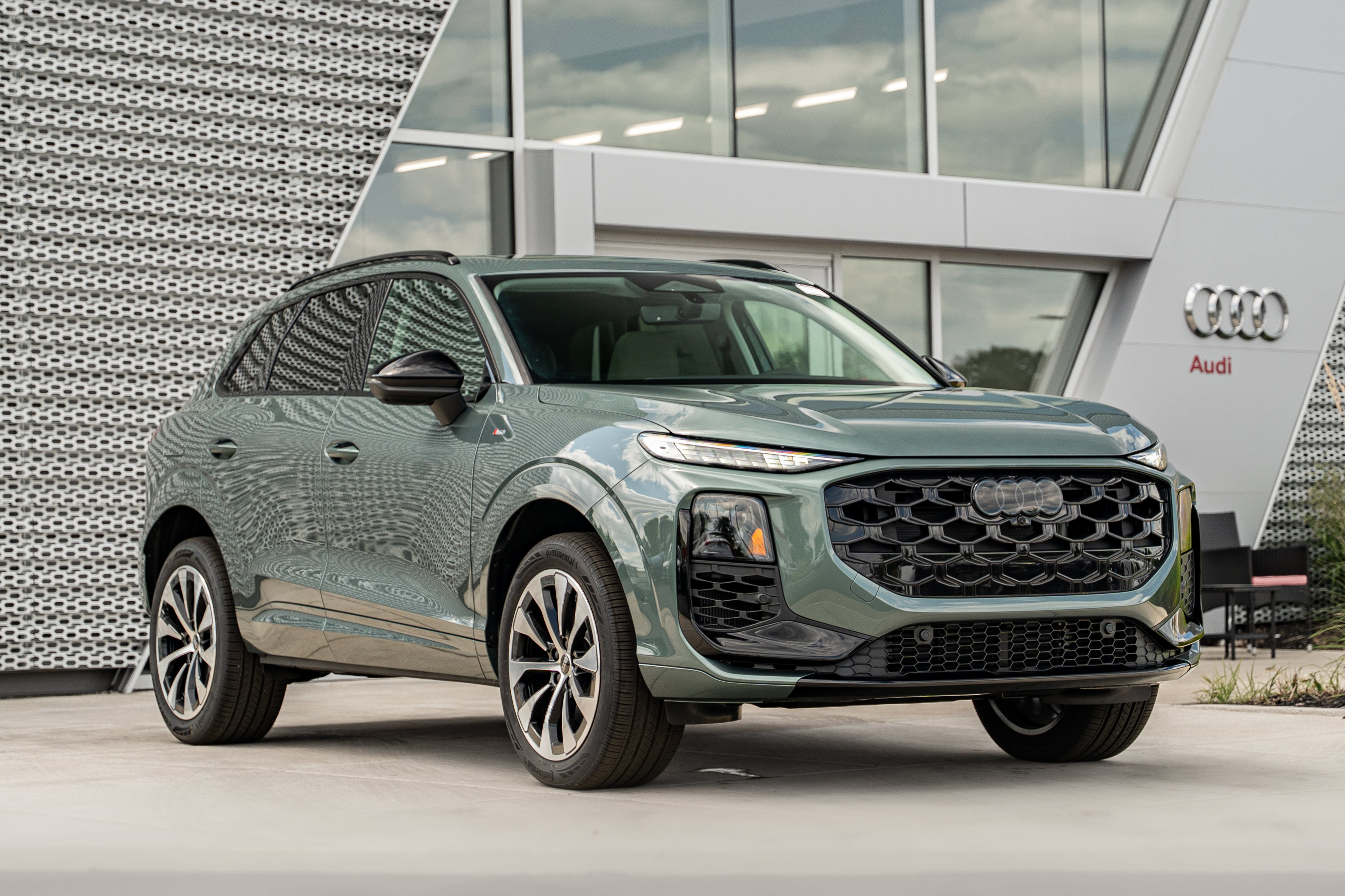 New 2026 Audi Q3 quattro 2.0T AWD/4WD image 1