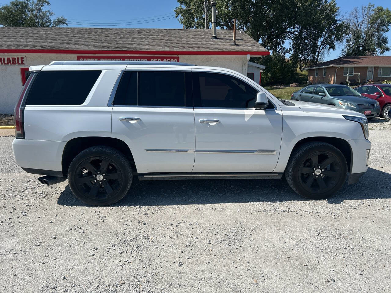 Used 2016 Cadillac Escalade Platinum image 2