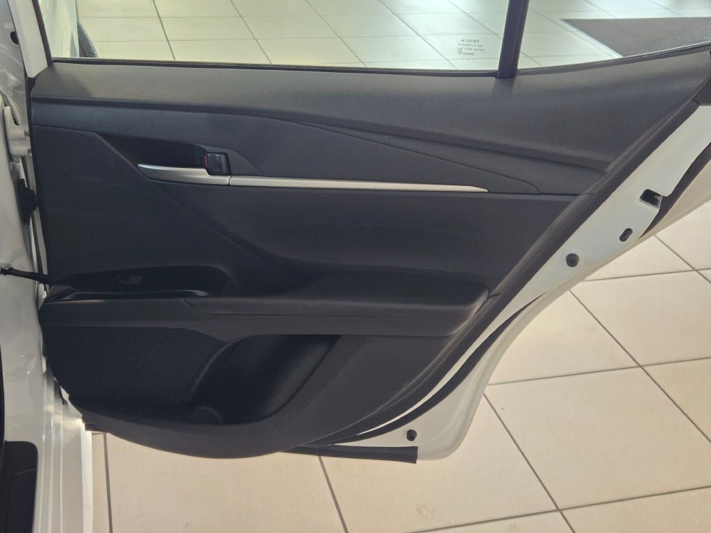 Used 2025 Toyota Camry LE AWD/4WD image 9