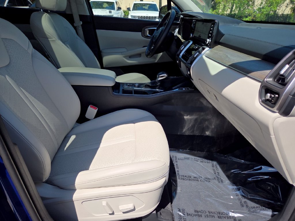 Used 2023 Kia Sorento EX w/ Panoramic Sunroof Package FWD image 15