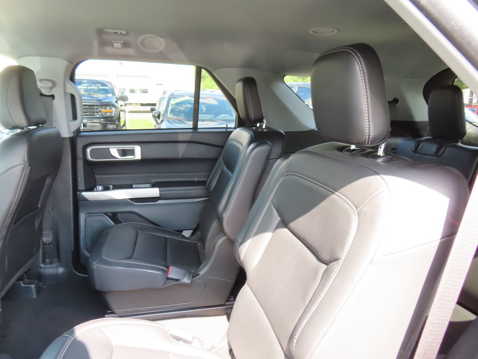 Certified 2023 Ford Explorer XLT w/ Equipment Group 202A AWD/4WD image 31