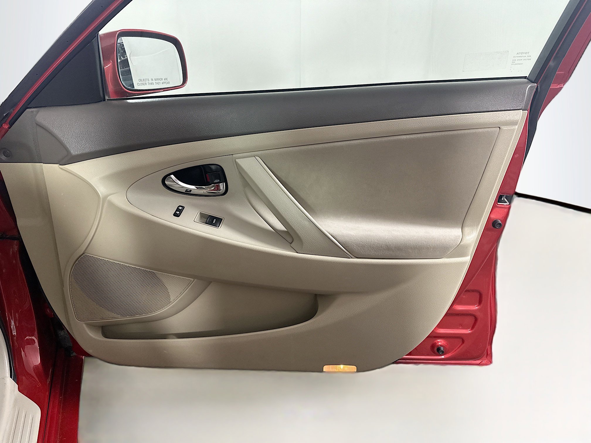 Used 2010 Toyota Camry LE FWD image 28