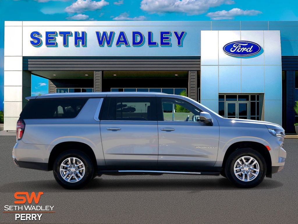 Used 2024 Chevrolet Suburban LT AWD/4WD image 2