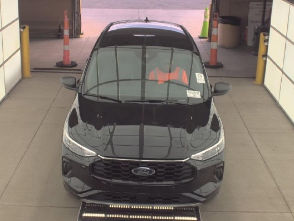Used 2023 Ford Escape ST-Line w/ Tech Pack #1 image 2