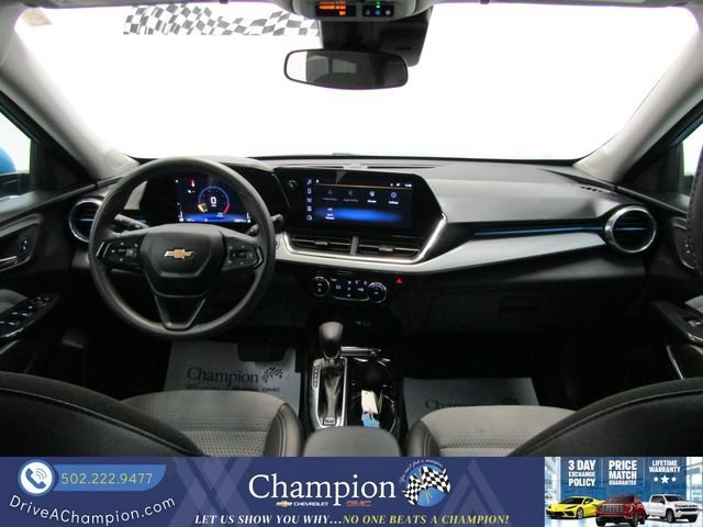 Used 2025 Chevrolet Trax LT FWD image 15