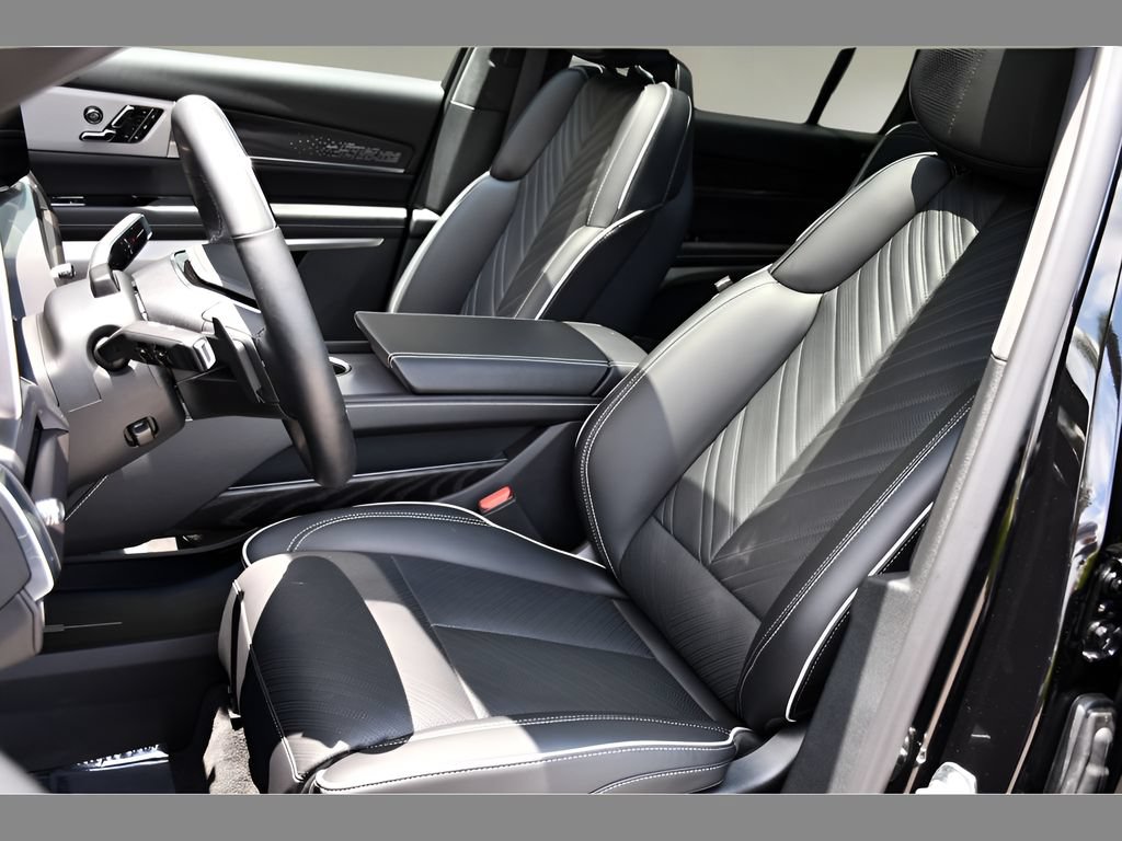 Used 2026 Cadillac Vistiq Platinum w/ LPO, Floor Liner Package AWD/4WD image 15