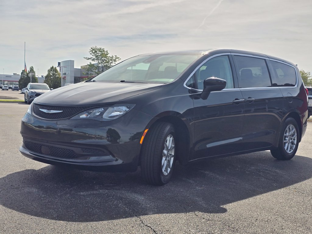 Used 2023 Chrysler Voyager LX FWD image 10
