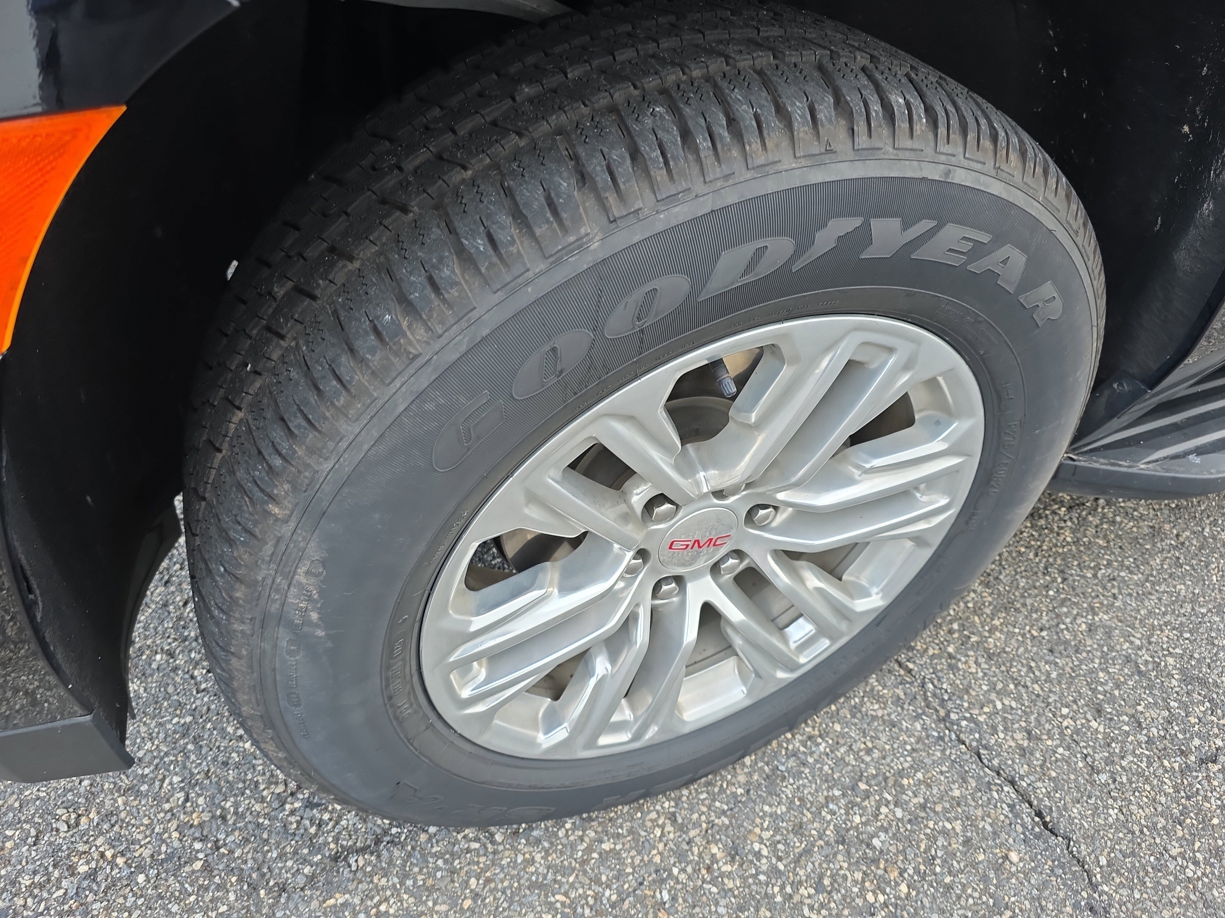 Used 2024 GMC Yukon SLT image 13