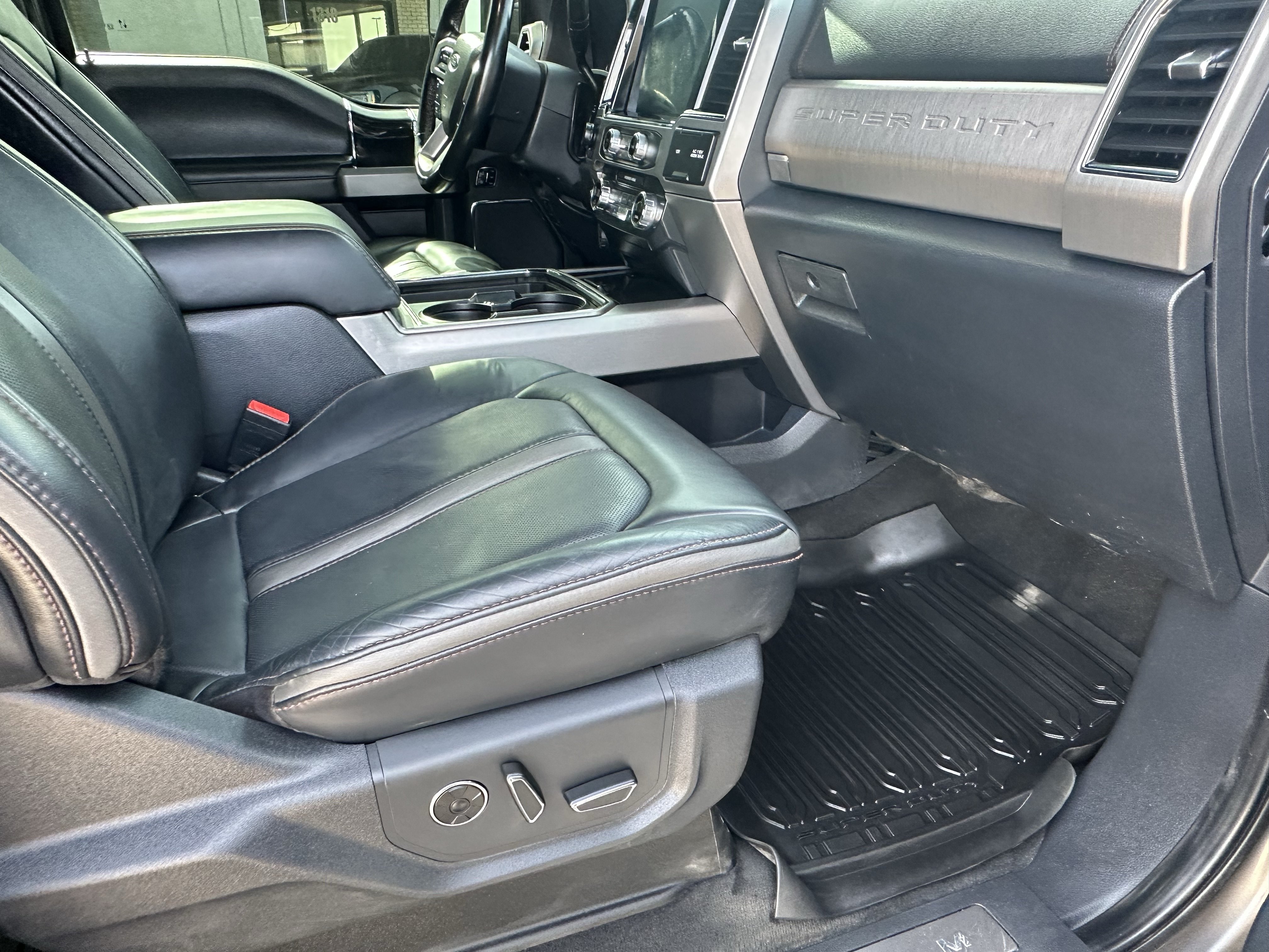 Used 2022 Ford F350 Platinum AWD/4WD image 4