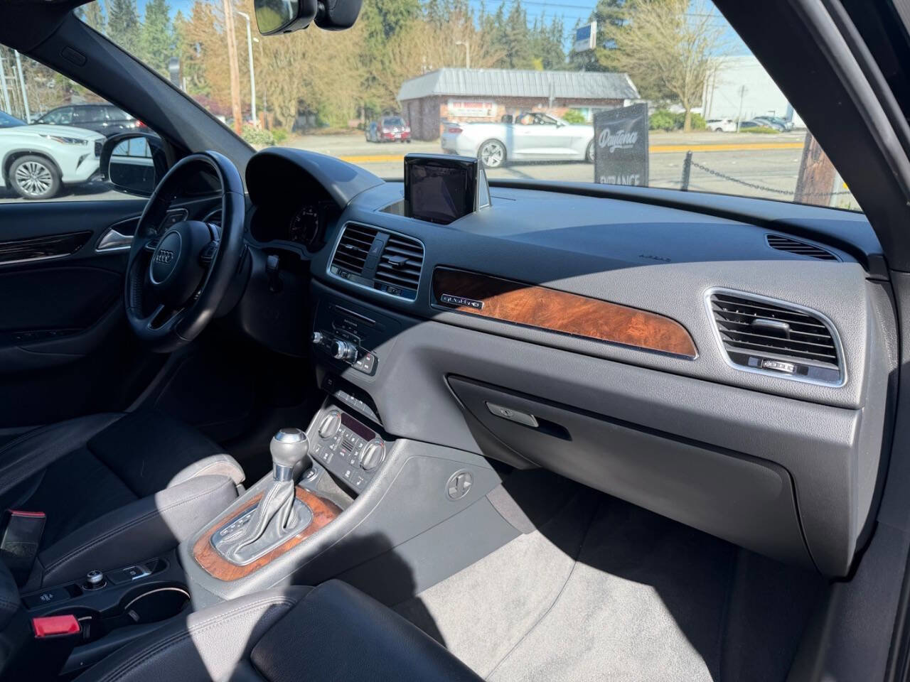 Used 2018 Audi Q3 2.0T Premium Plus w/ Premium Plus Package AWD/4WD image 22