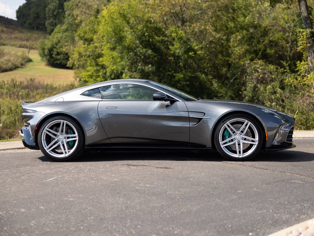 Used 2025 Aston Martin V8 Vantage Coupe RWD image 8