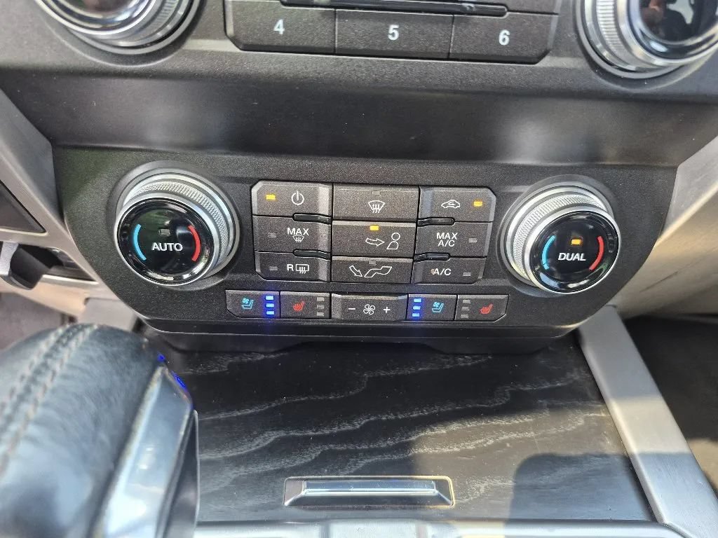 Used 2019 Ford F150 Platinum w/ Equipment Group 701A Luxury AWD/4WD image 32