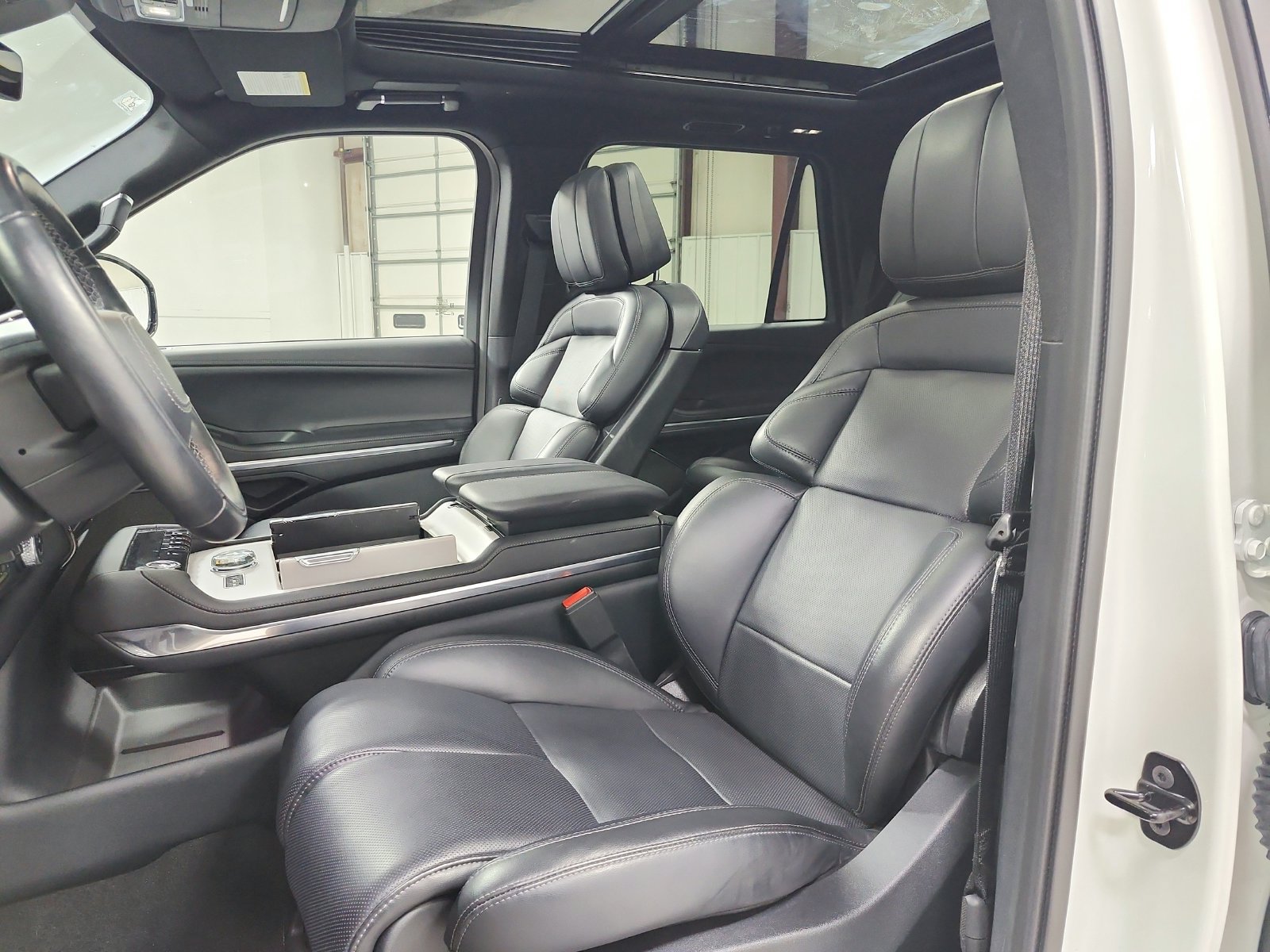 Used 2026 Lincoln Navigator Reserve w/ Jet Appearance Package AWD/4WD image 10