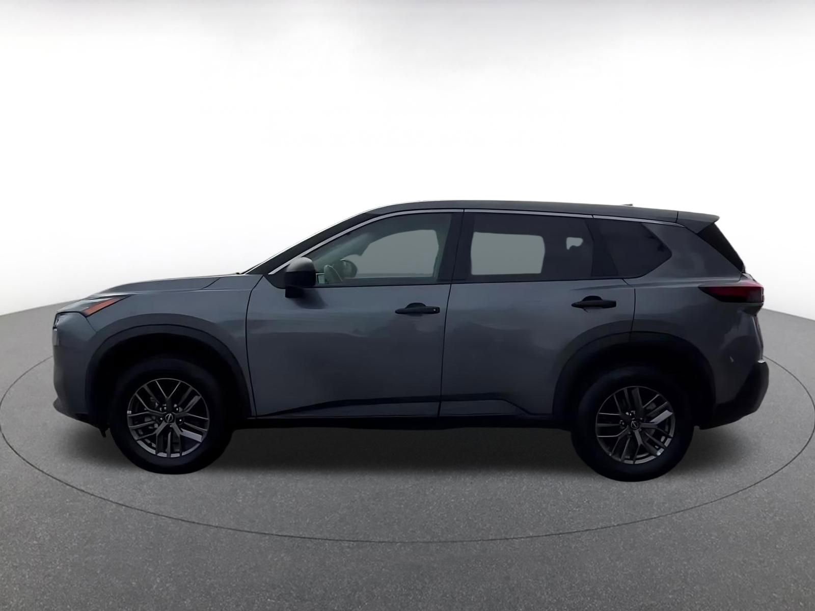 Used 2023 Nissan Rogue S AWD/4WD image 9
