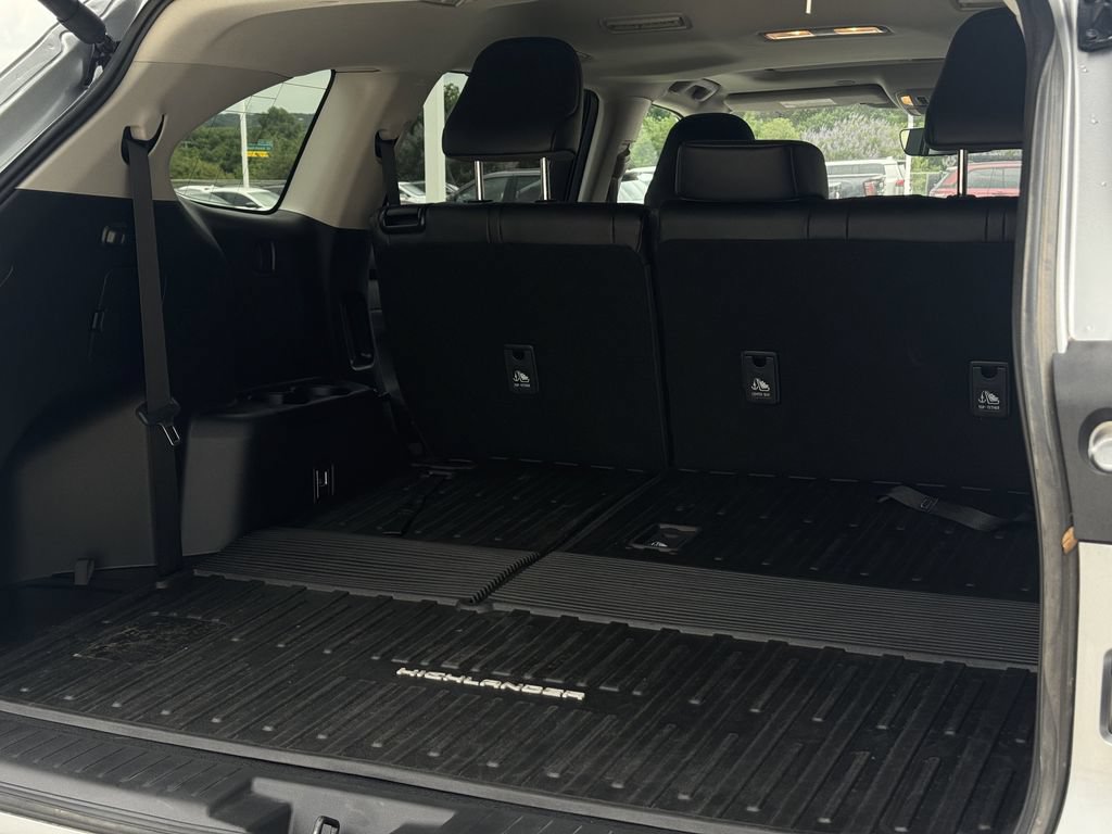 Used 2024 Toyota Highlander XLE AWD/4WD image 29
