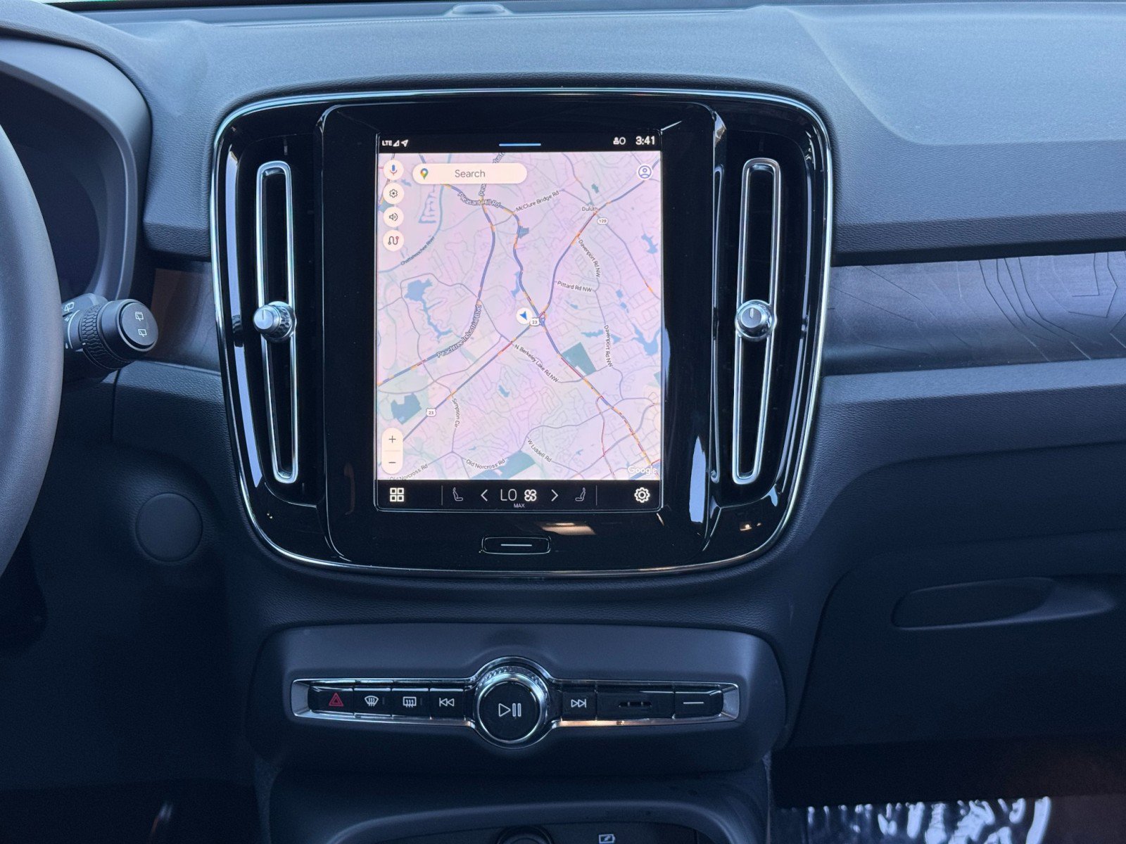 Used 2023 Volvo XC40 Recharge Plus w/ Protection Package Premier image 23