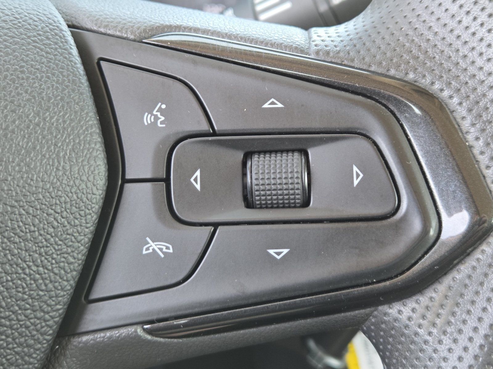 Used 2021 Chevrolet TrailBlazer LS AWD/4WD image 30