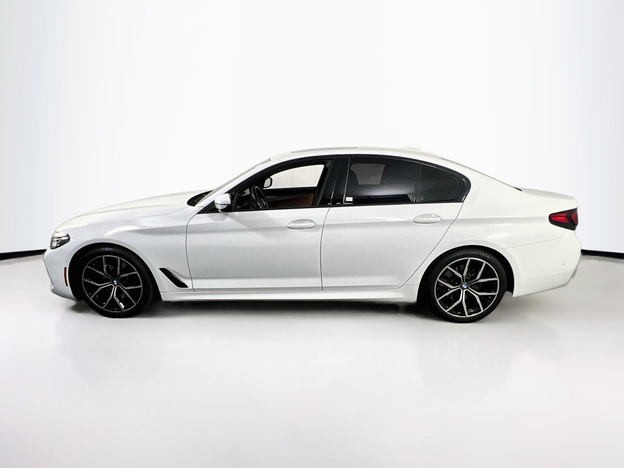 Used 2021 BMW 530i xDrive w/ M Sport Package AWD/4WD image 8