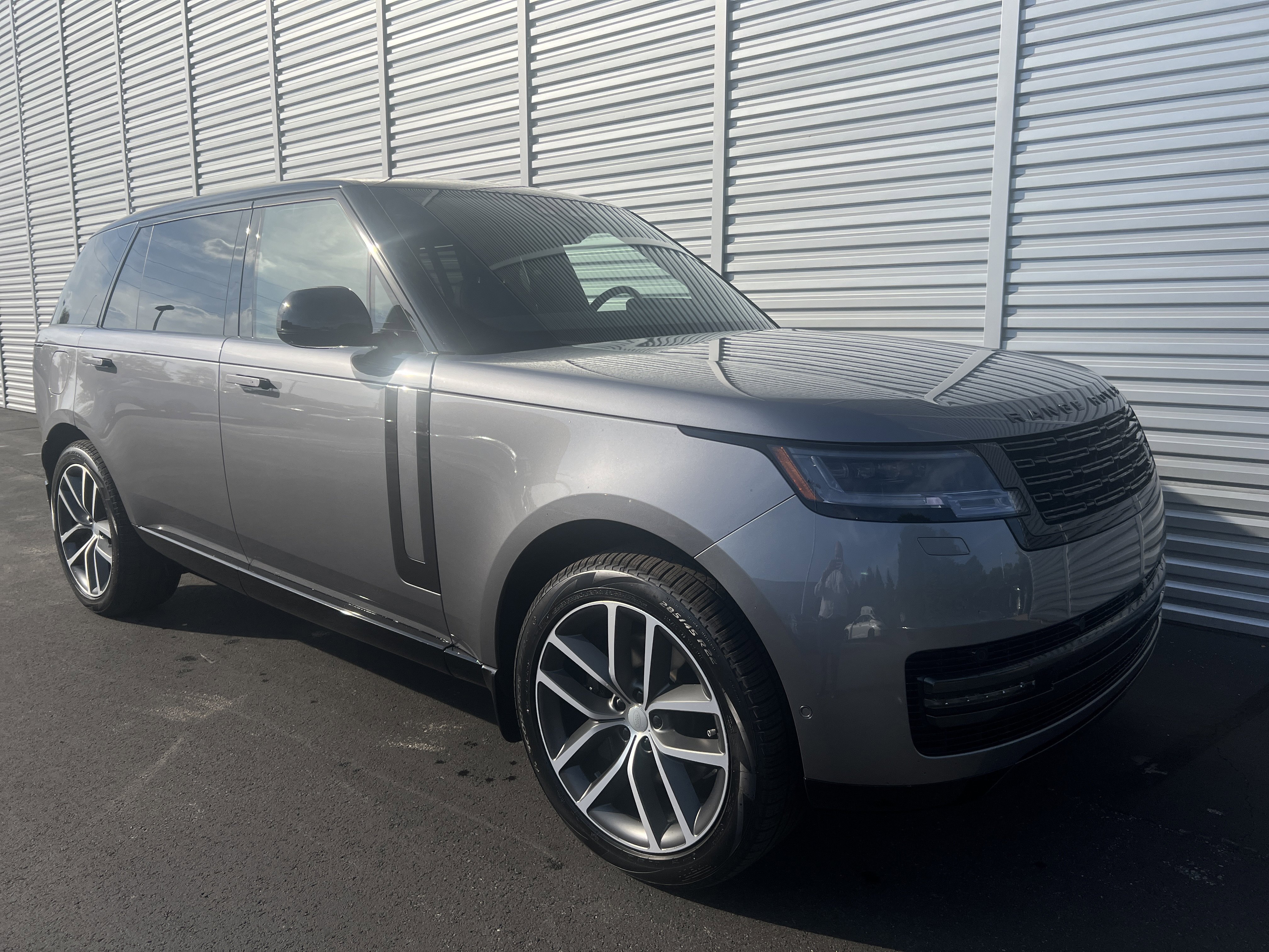 New 2025 Land Rover Range Rover Long Wheelbase SE image 6