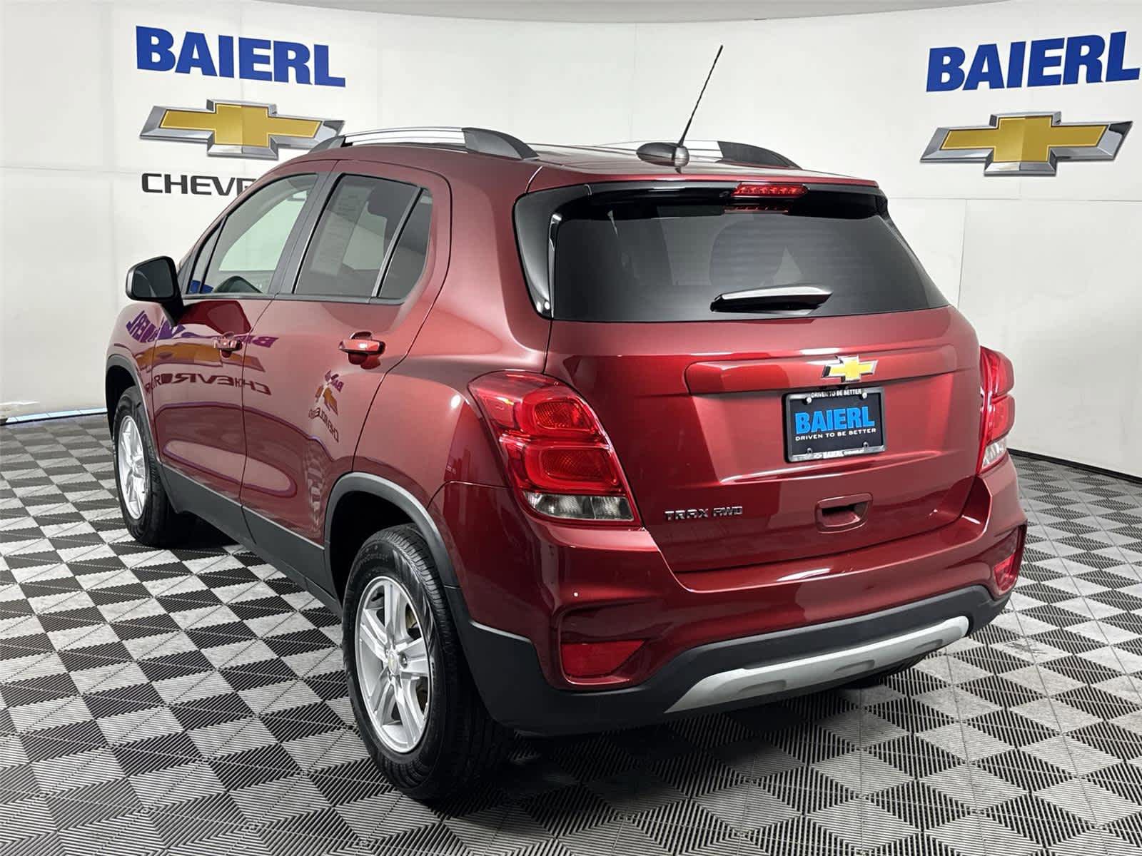 Used 2022 Chevrolet Trax LT w/ LT Convenience Package AWD/4WD image 3