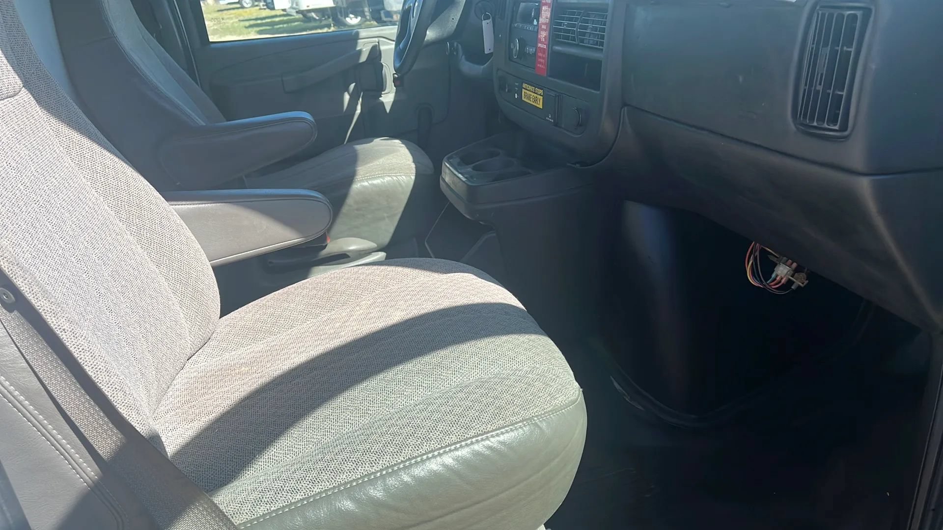Used 2016 Chevrolet Express 3500 RWD image 11