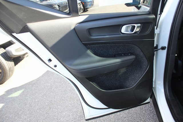 Used 2019 Volvo XC40 T5 Momentum image 21