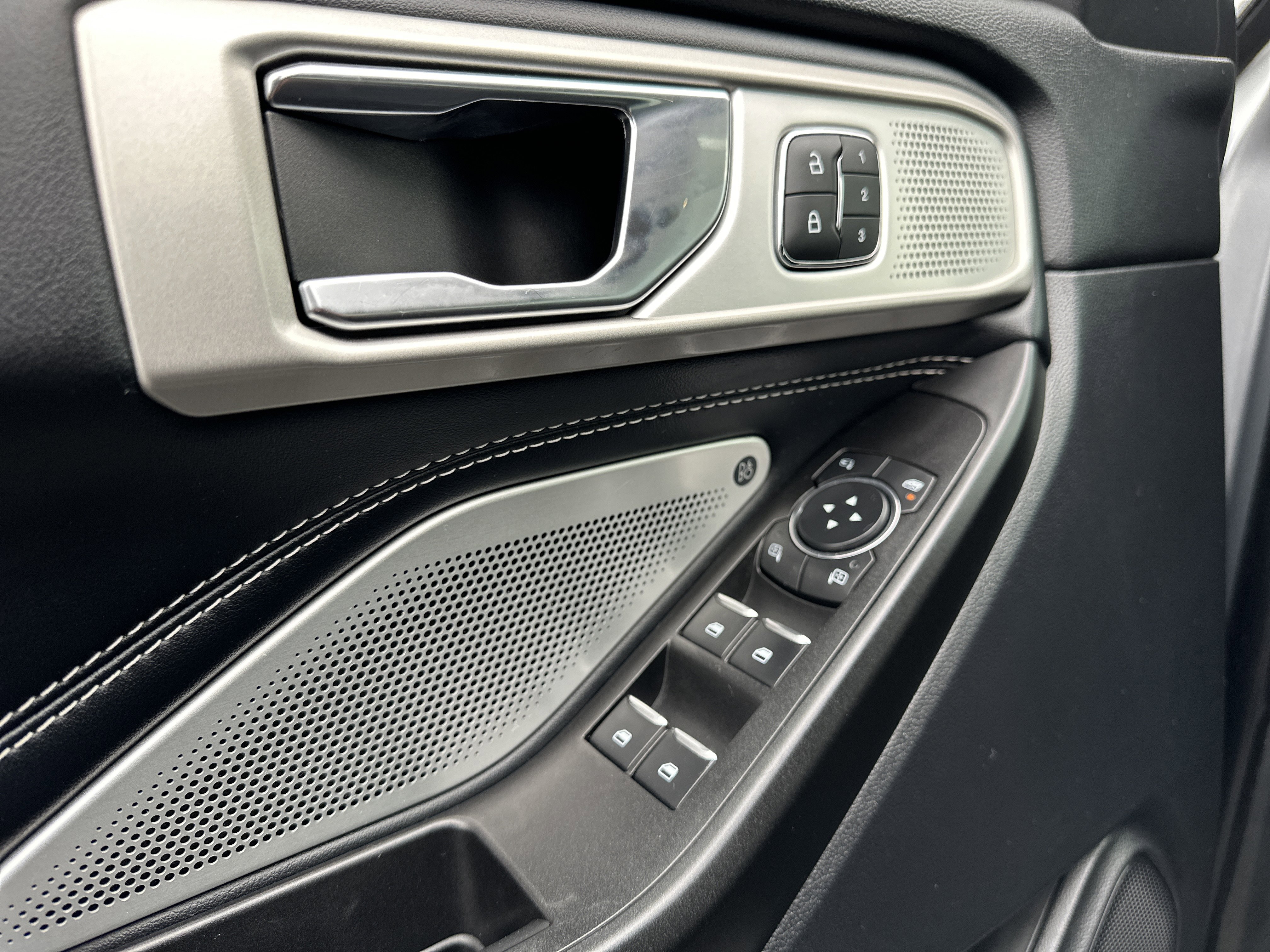 Used 2020 Ford Explorer ST w/ Premium Technology Package image 15