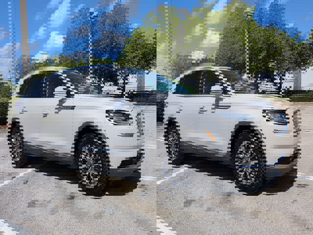 Certified 2021 Lincoln Nautilus FWD w/ Equipment Group 101A image 2