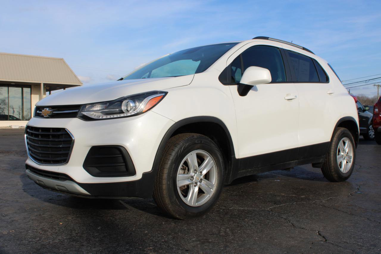 Used 2021 Chevrolet Trax LT w/ LT Convenience Package image 11