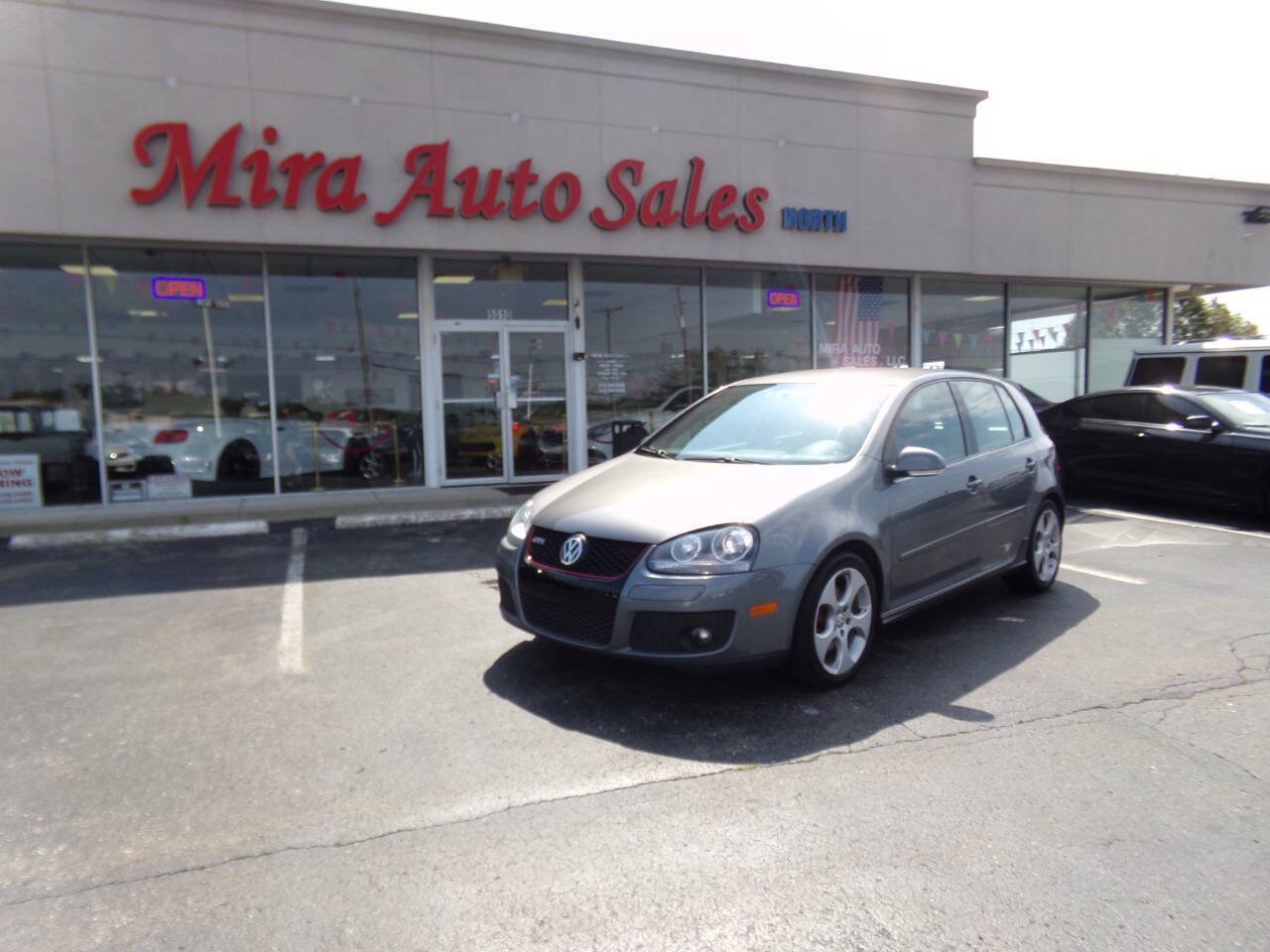 Used 2009 Volkswagen GTI 4-Door FWD image 2