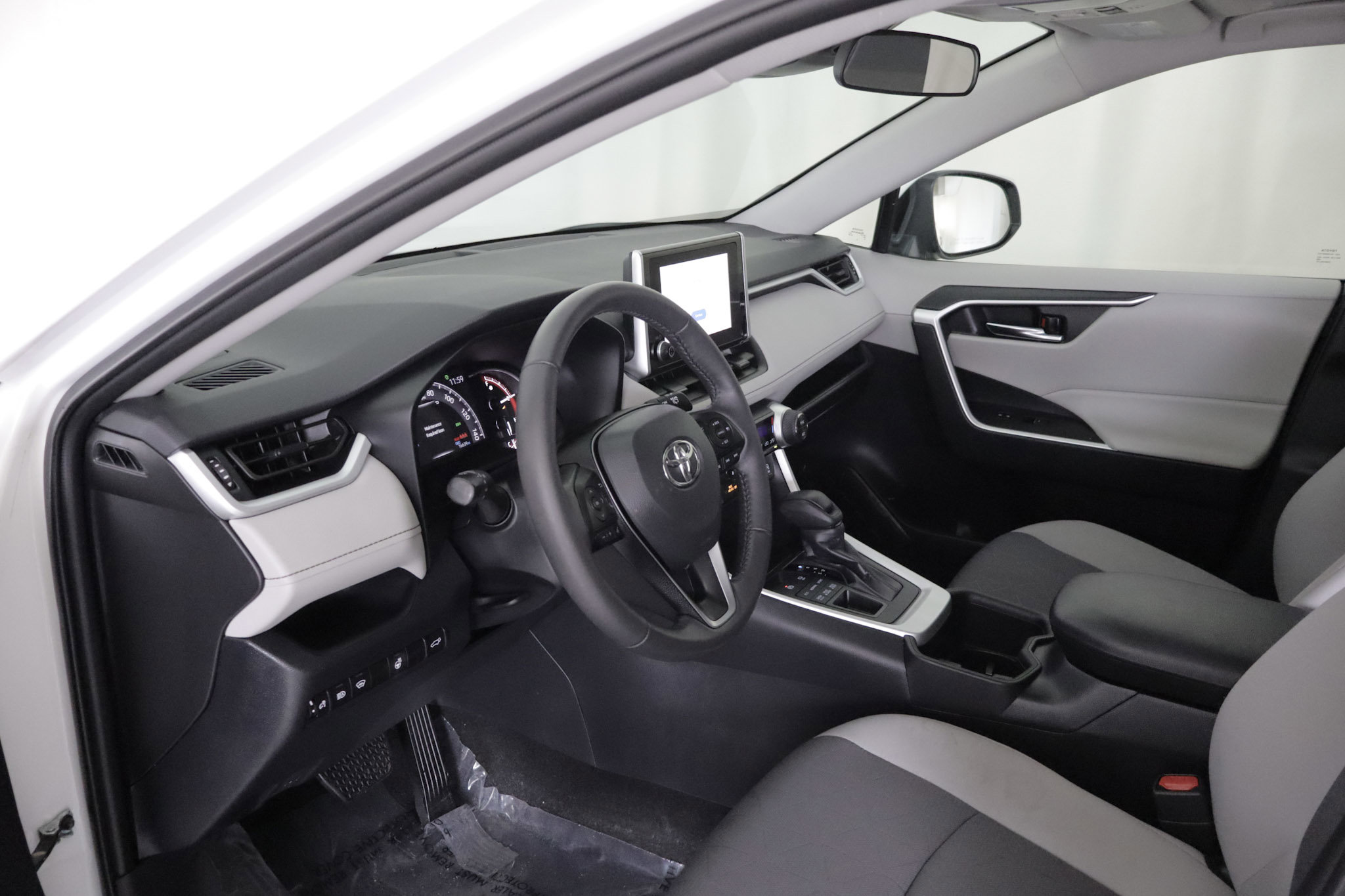 Used 2024 Toyota RAV4 XLE w/ Convenience Package image 8