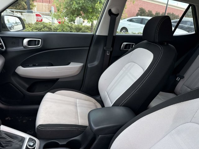 Used 2022 Hyundai Venue SEL FWD image 19